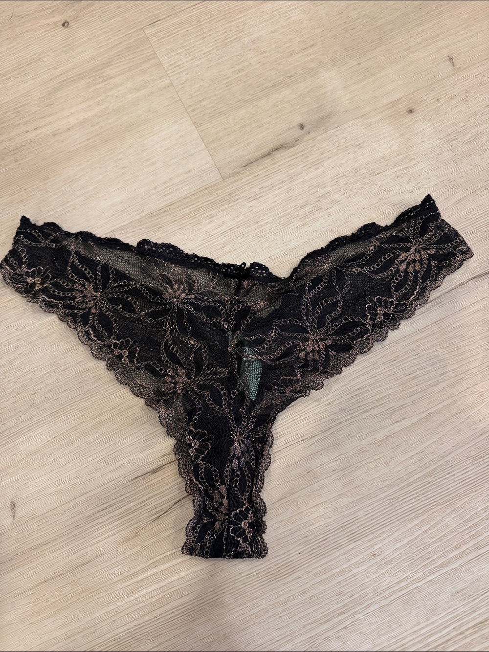 🦋Honeydew Black & Gold Thong🦋